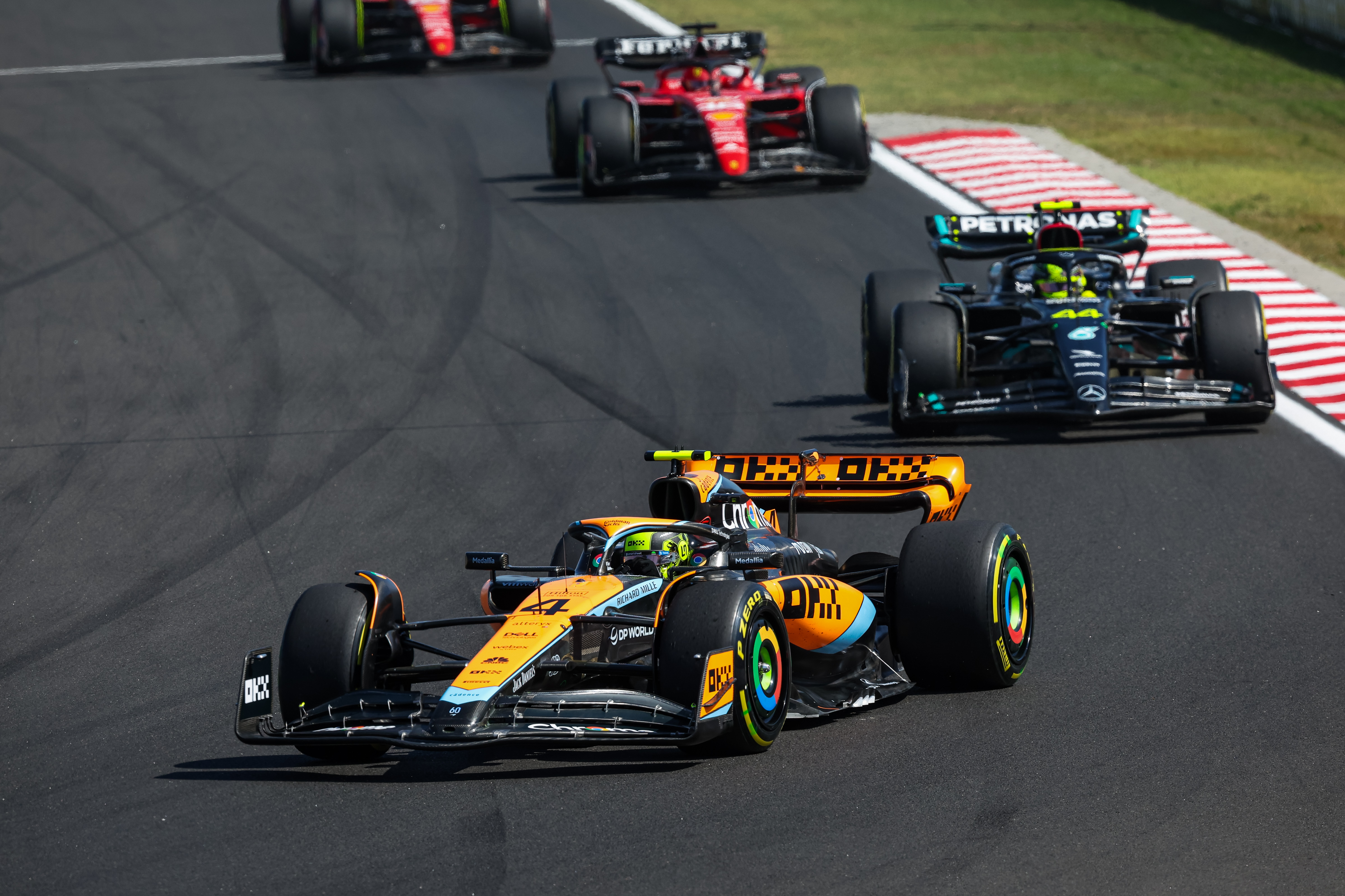 包含迈凯伦完胜法拉利,拉塞尔扛起全队的词条 包含迈凯伦完胜法拉利,拉塞尔扛起全队的词条