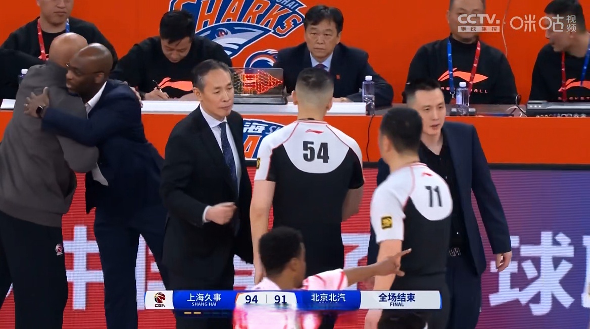 开云官网-北京队逆转山东队，王哲林带队取胜