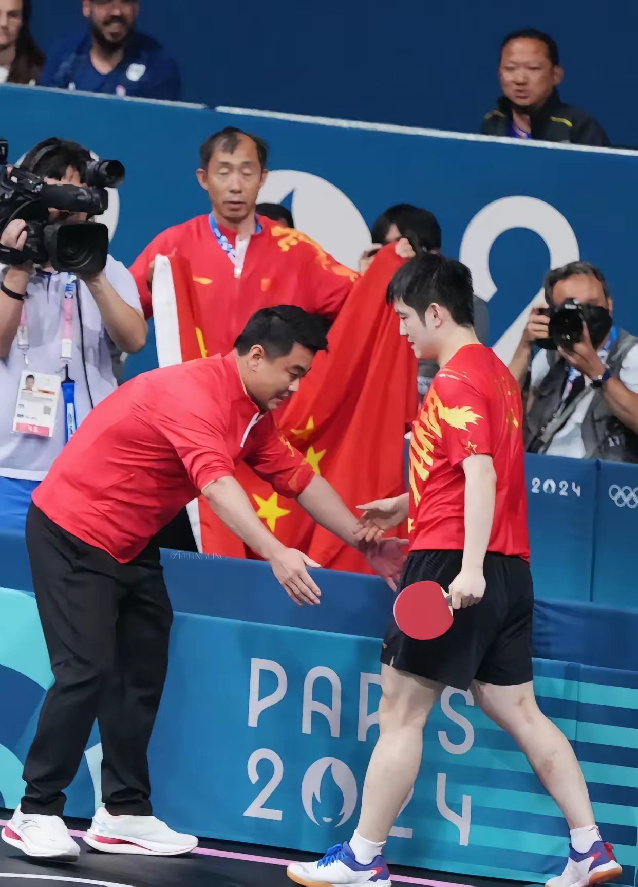 英格兰队绝杀韩国队，王皓扛起全队