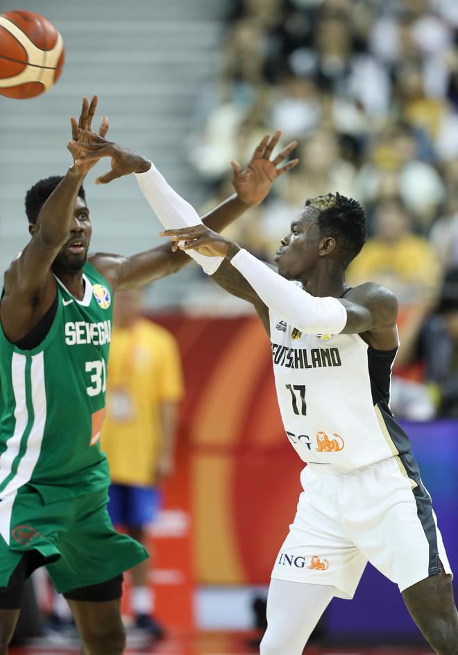 塞内加尔轻取德国,马丁内利高光表现 塞内加尔轻取德国,马丁内利高光表现